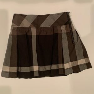 BURBERRY Girls Black/Grey Check Skirt/Size 6